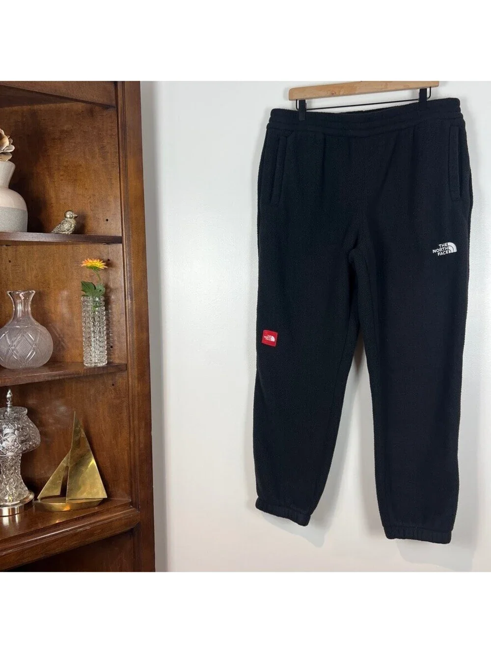 The North Face Men's Black Fleece Jogger Sweatpants Large Circular Design NWOT